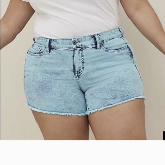 Torrid jean shorts teal blue acid wash  Size 16, NWT - Picture 1 of 11